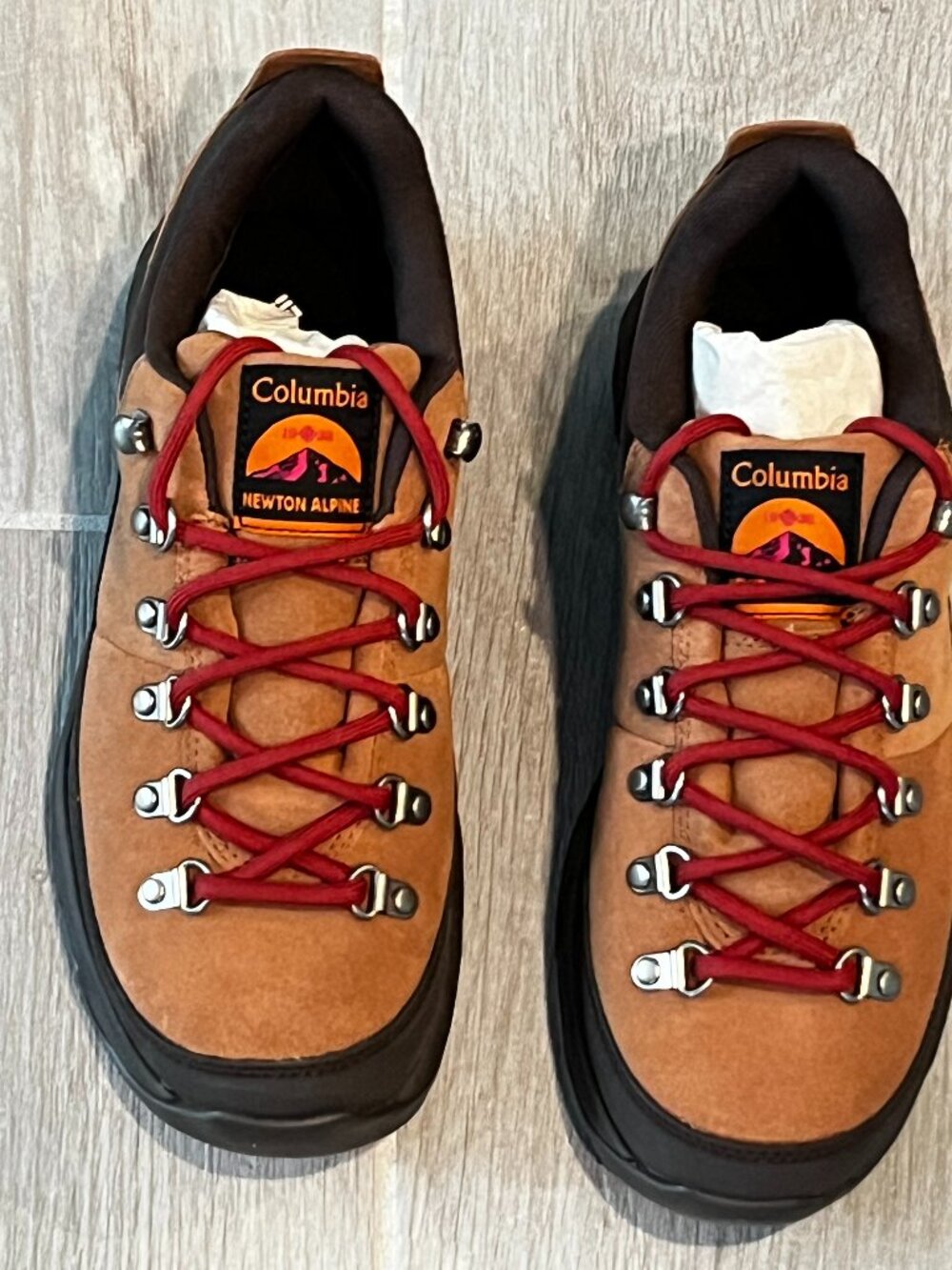 Columbia Newton Alpine Low - Men's 7 or Women's 9 waterproof